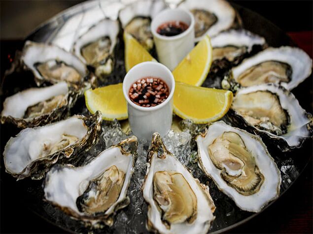 Oysters are a very healthy seafood for men. 